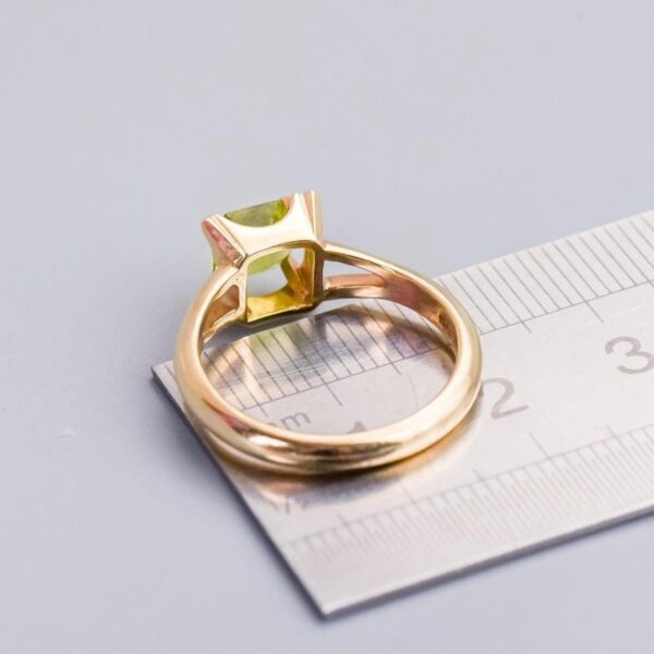 9K Gold Peridot Ring
