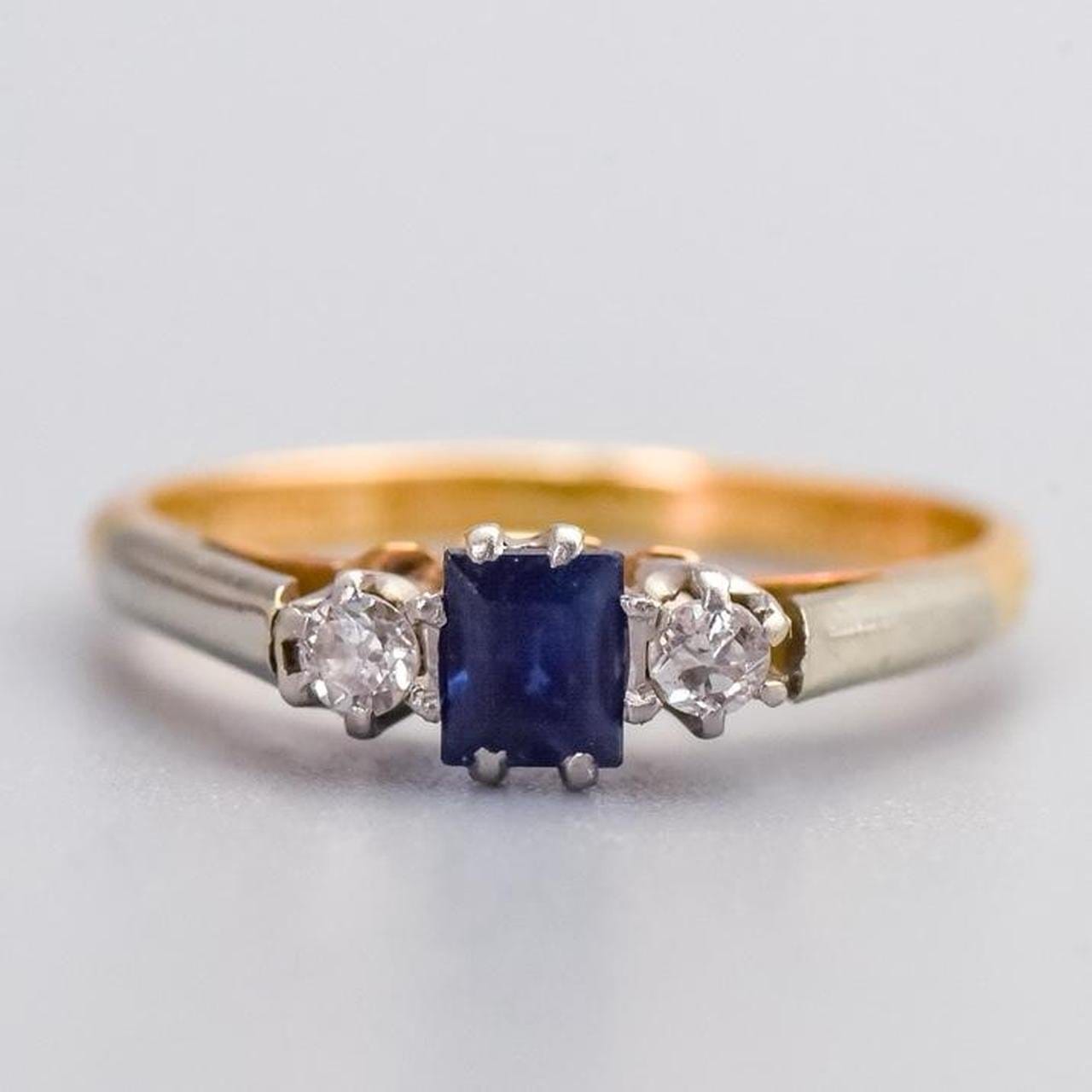 18K Gold Sapphire & Diamond Ring