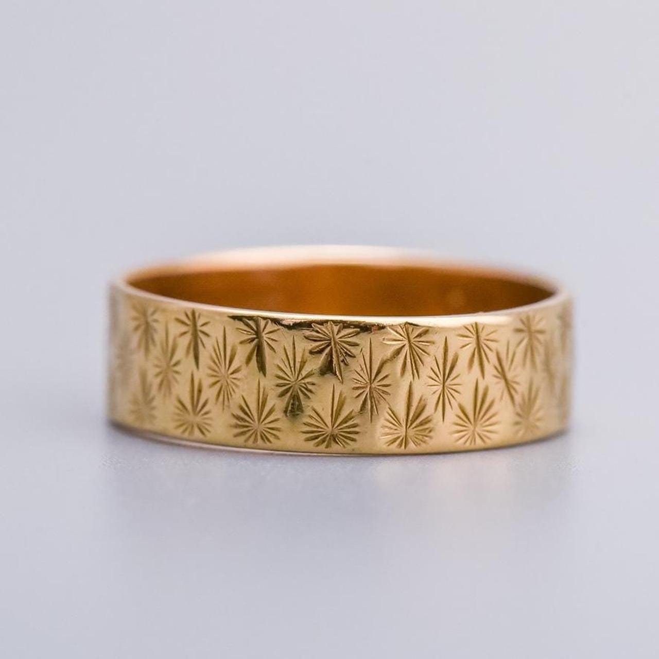 9K Gold Star Patterned Band