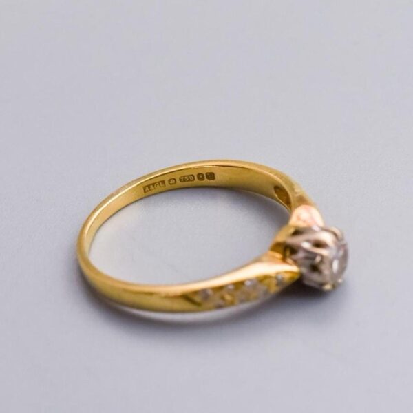 18K Gold Diamond Ring