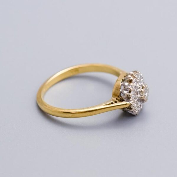 18K Gold Diamond Cluster Ring