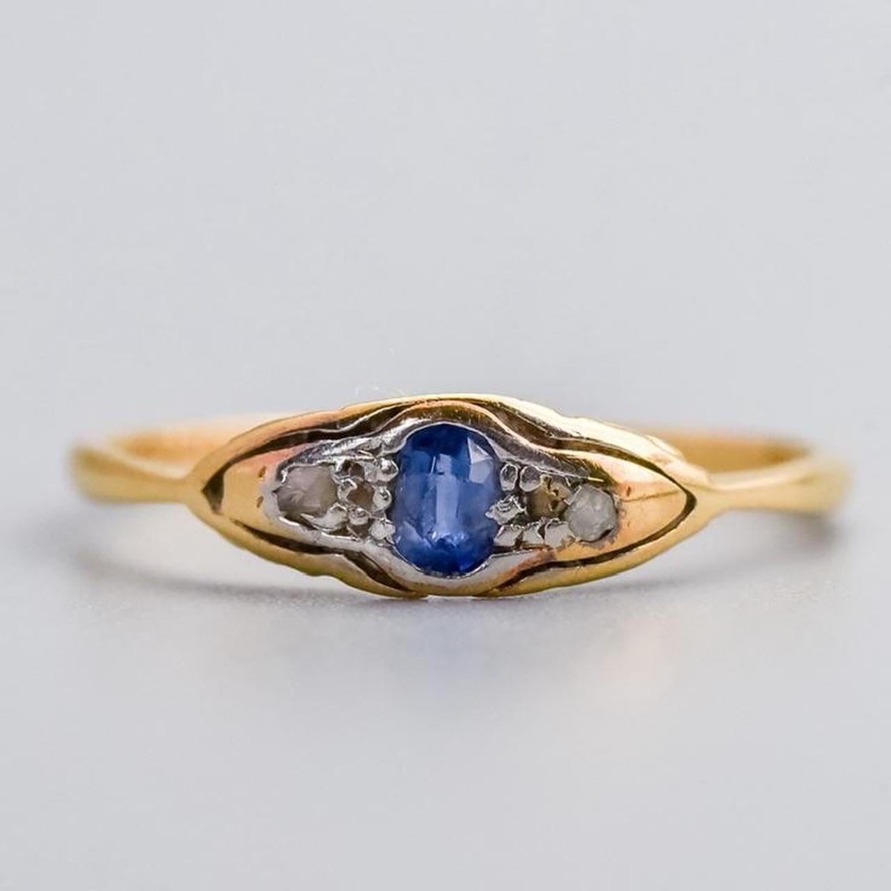 18K Gold Art Deco Sapphire & Diamond Ring