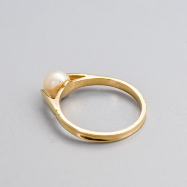 9K Gold Pearl Ring