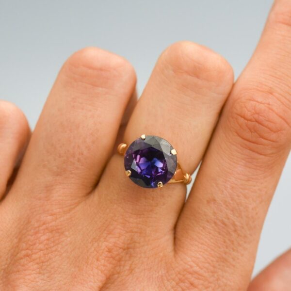 18K Gold Colour Change Sapphire Ring