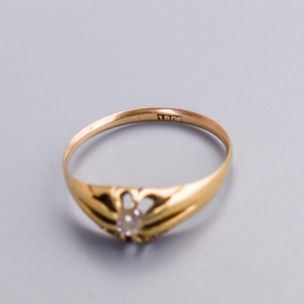 18K Gold Antique Diamond Ring