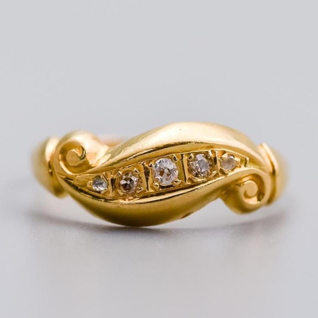 18K Gold Antique Five Diamond Ring