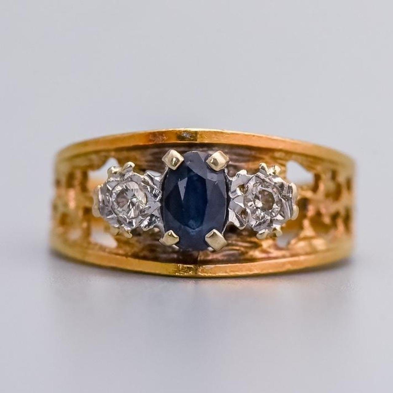 18K Gold Sapphire and Diamond Ring