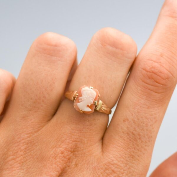 9K Gold Cameo Ring