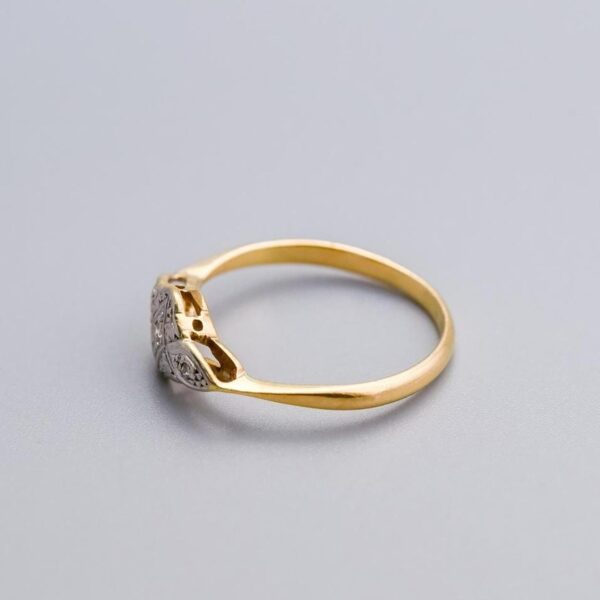 18K Gold Art Deco Diamond Ring