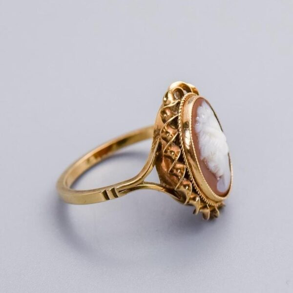 9K Gold Cameo Ring