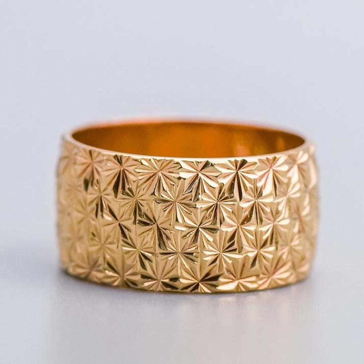 9K Gold Star Patterned Band