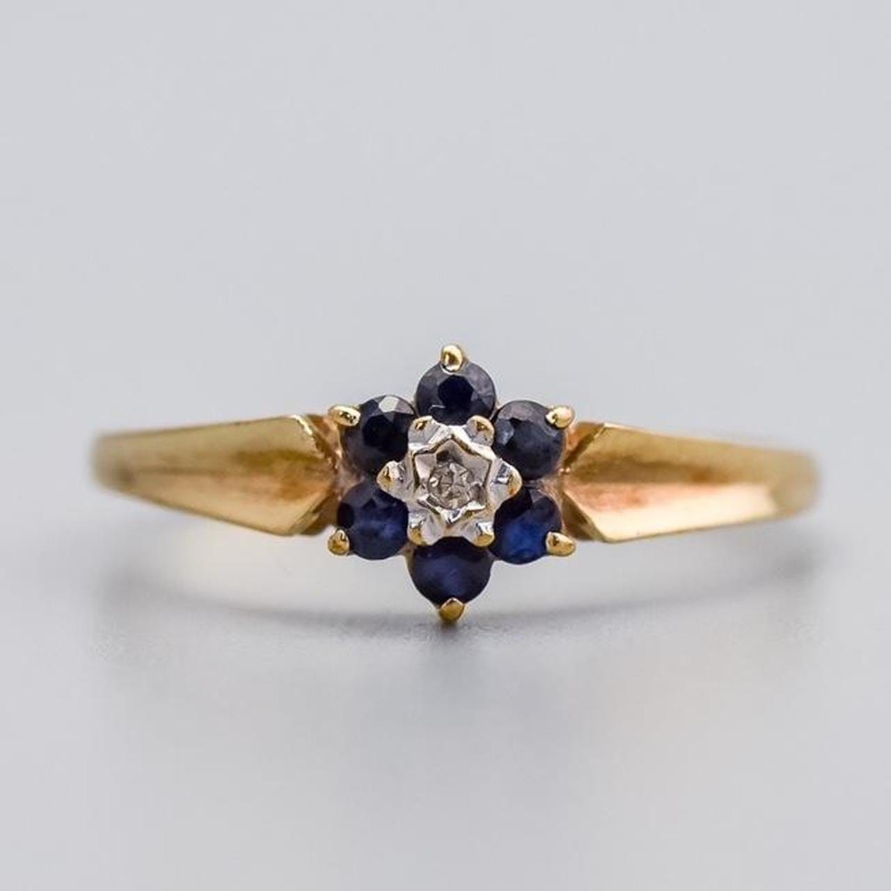 9K Gold Sapphire Cluster Ring