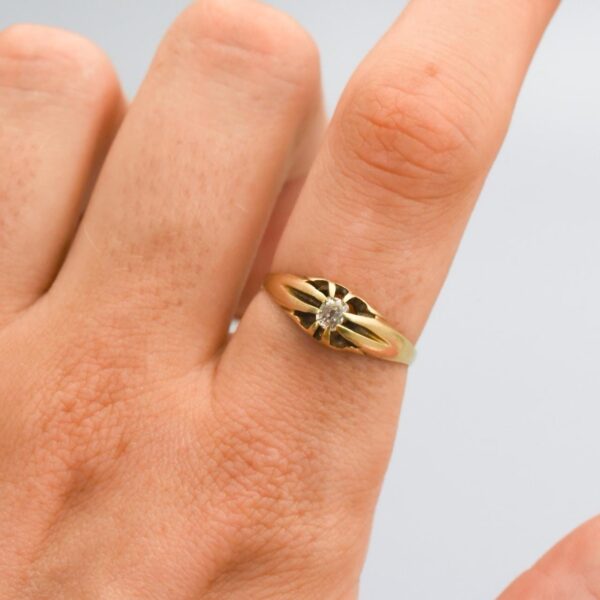18K Gold Antique Diamond Ring