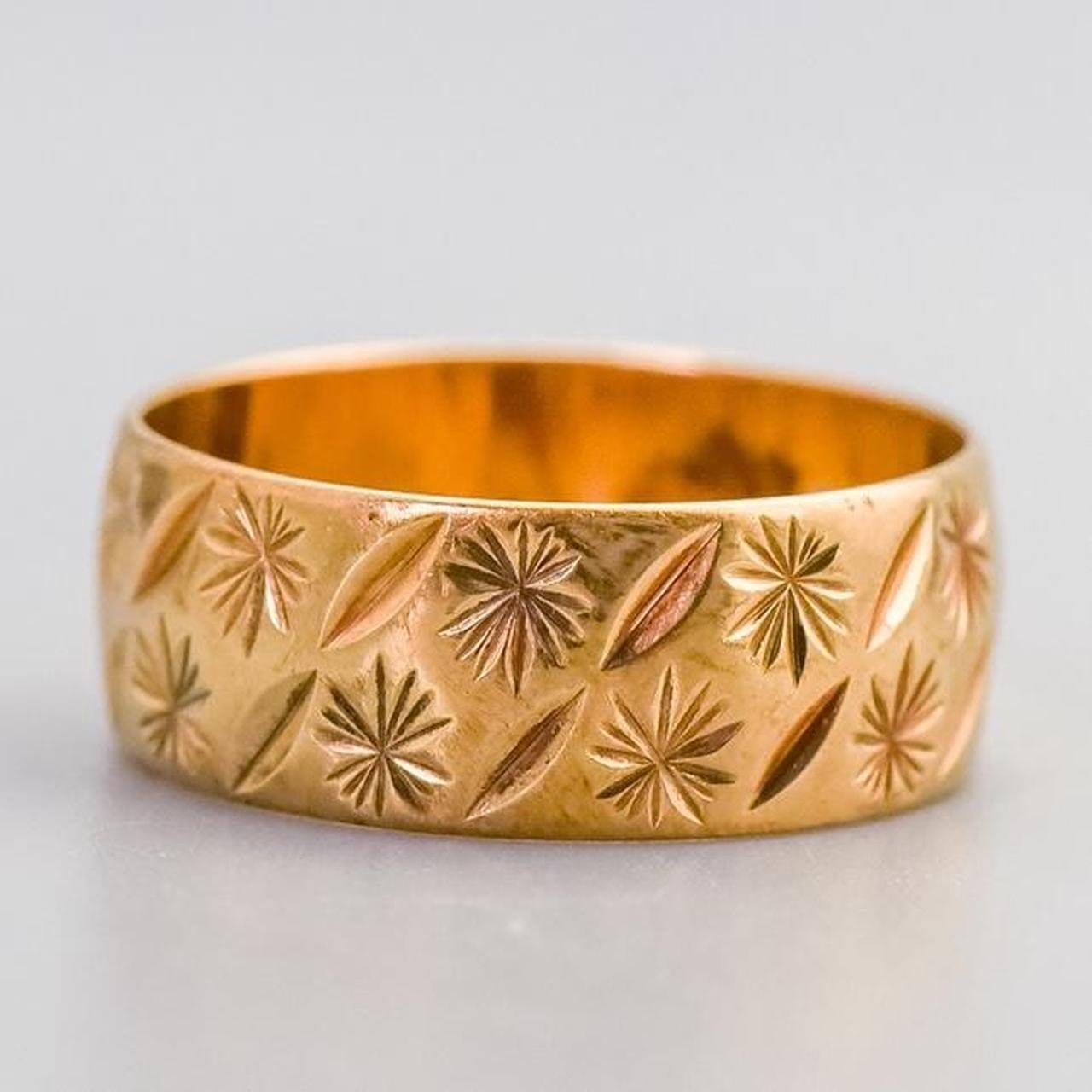 9K Gold Starburst Pattern Ring