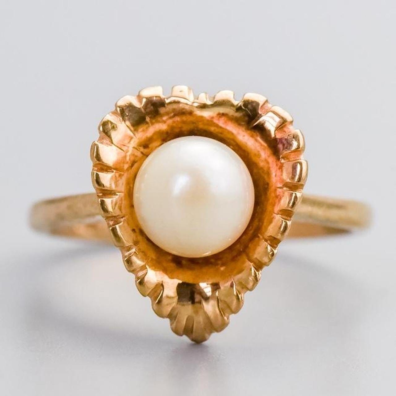 9K Gold Pearl Leaf Ring