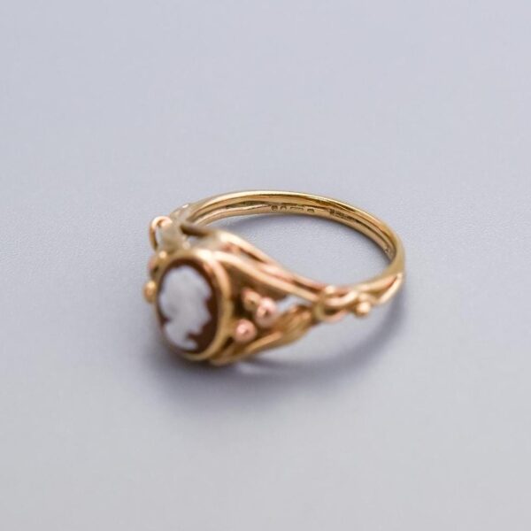 9K Gold Cameo Ring