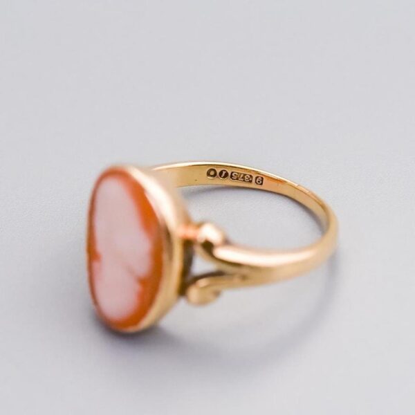 9K Gold Cameo Ring