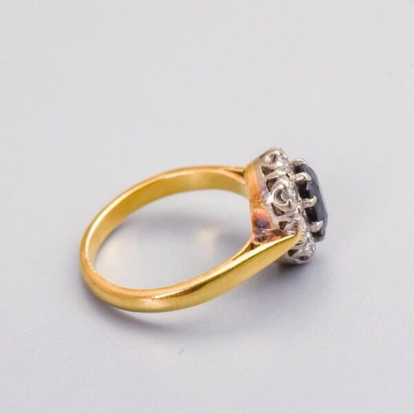 18K Gold Sapphire & Diamond Ring