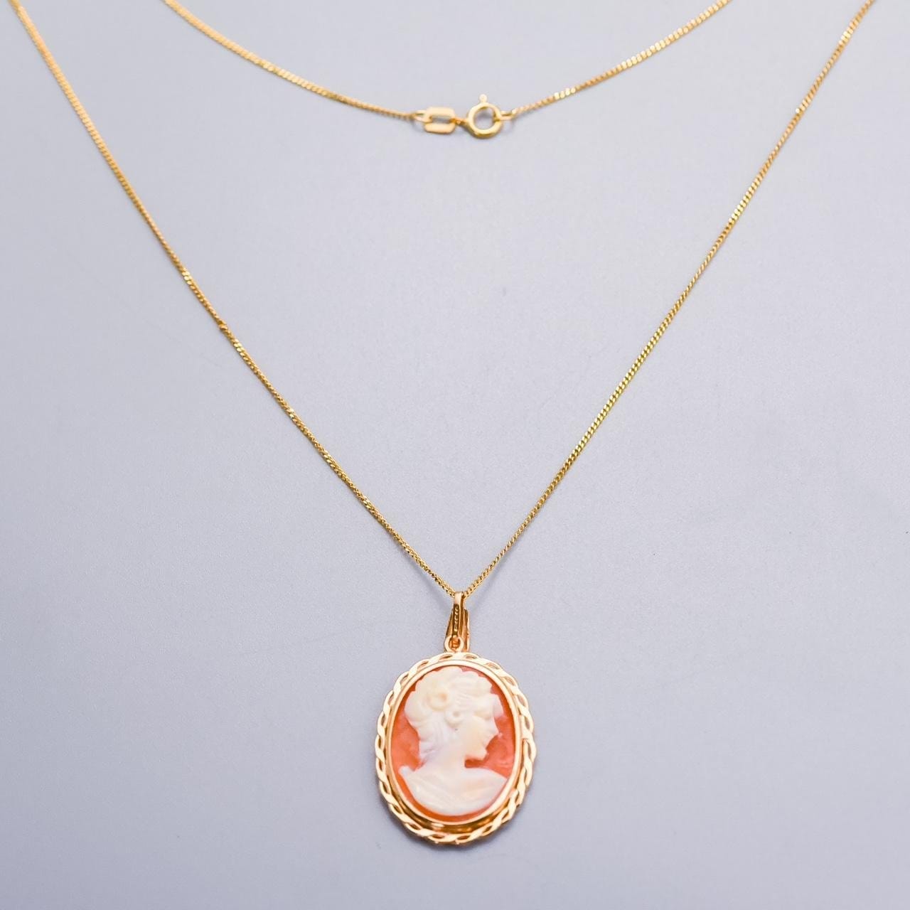 9K Gold Cameo Pendant Necklace