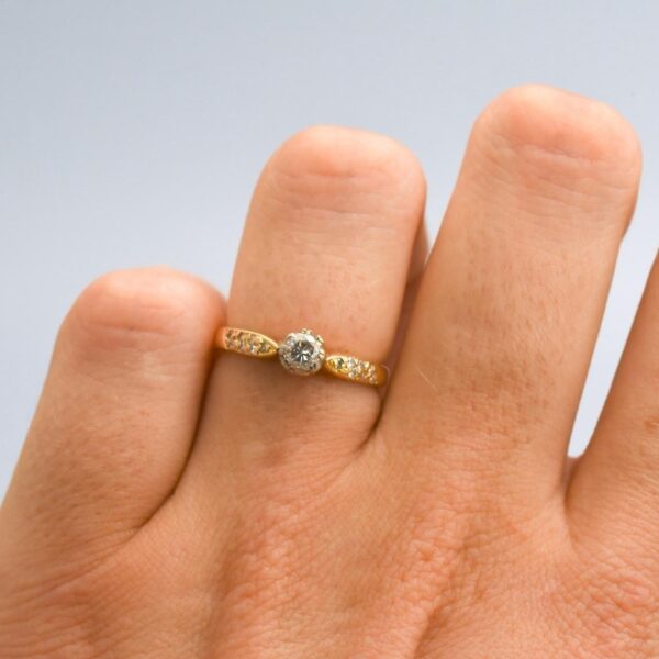 18K Gold Diamond Ring