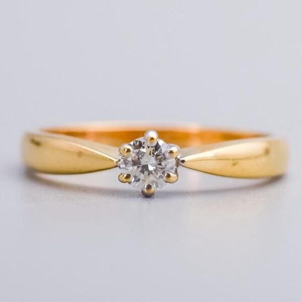 18K Gold Solitaire Diamond Ring