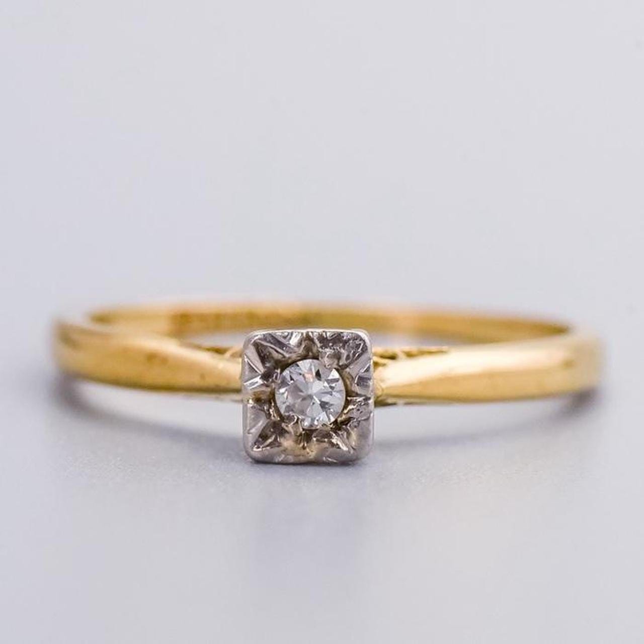 18K Gold Antique Solitaire Diamond Ring