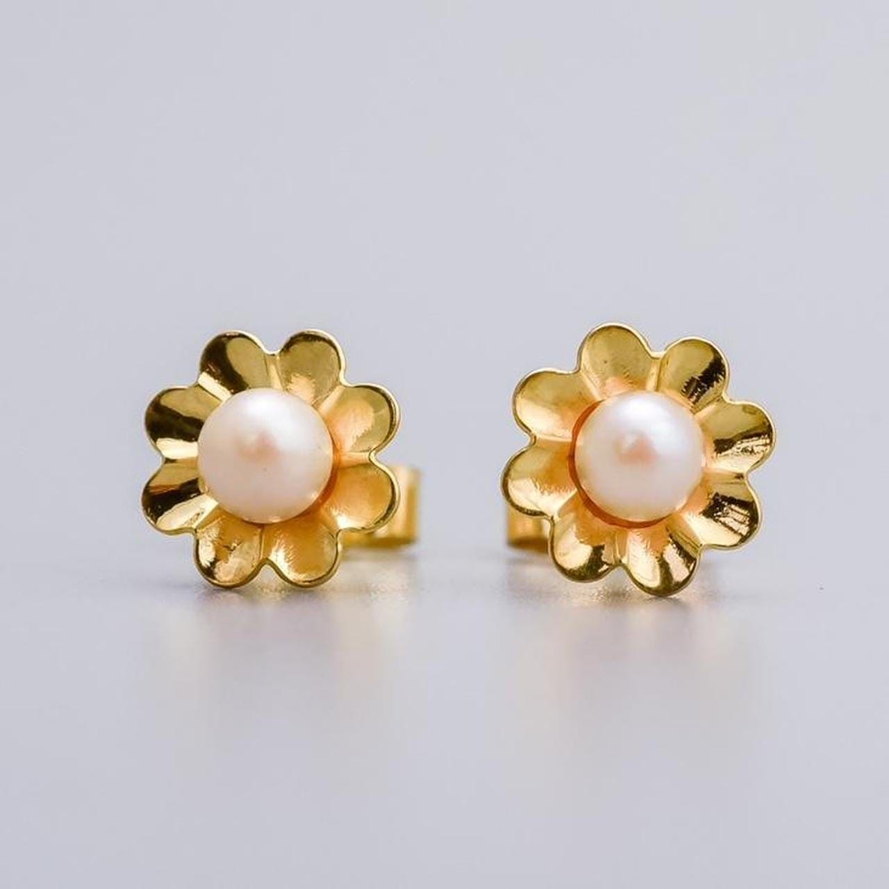 9K Gold Pearl Flower Earrings