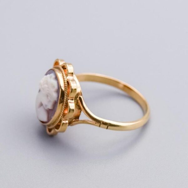 9K Gold Cameo Ring