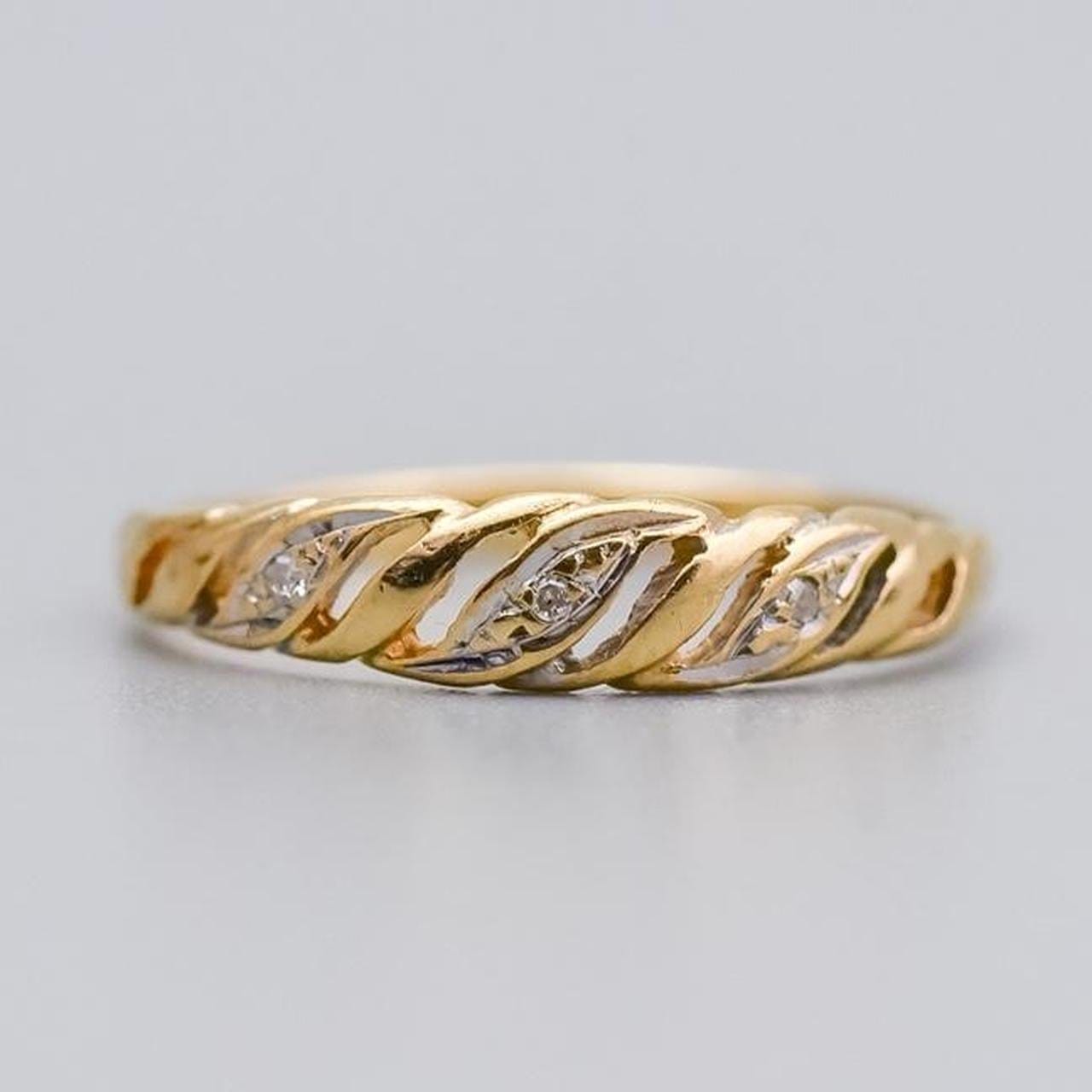9K Gold Swirled Ring