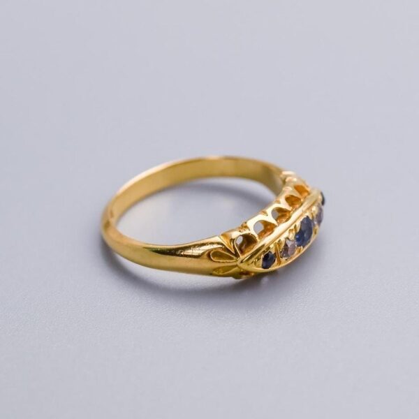 Solid 18K Gold Antique Sapphire Boat Ring