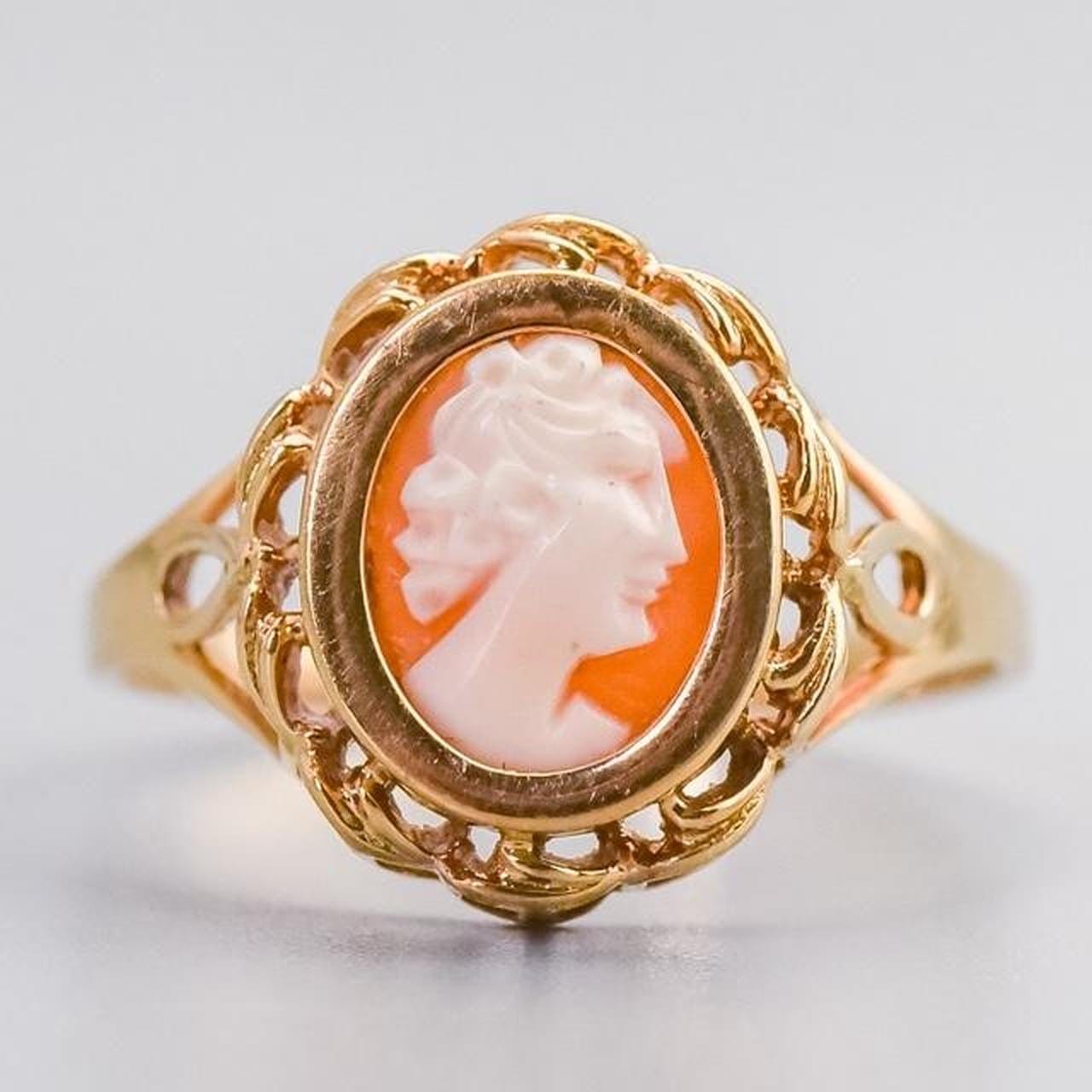 9K Gold Cameo Ring