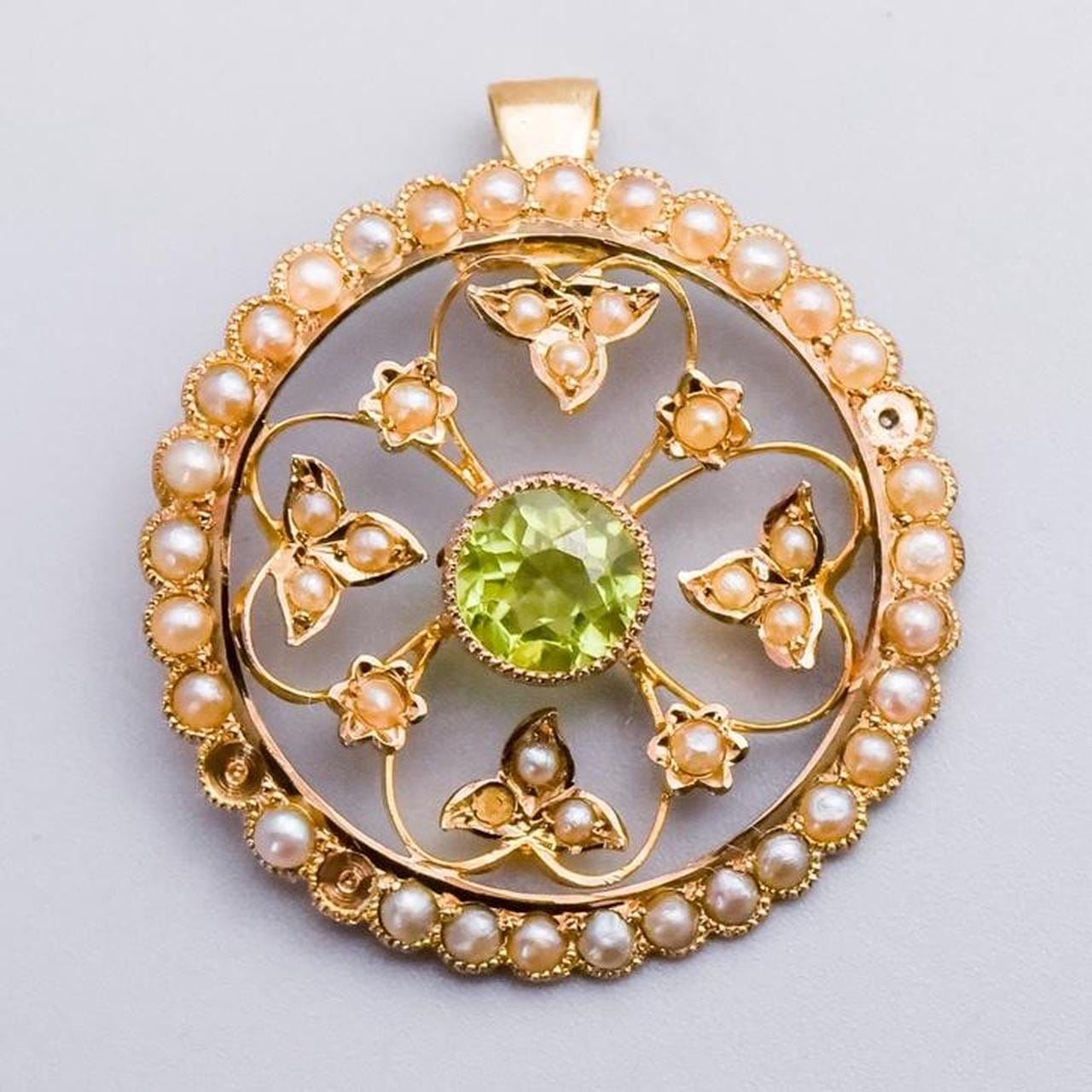 9K Gold Edwardian Peridot & Seed Pearl Pendant