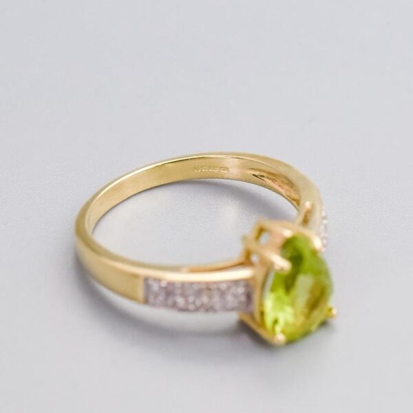 9K Gold Peridot Ring