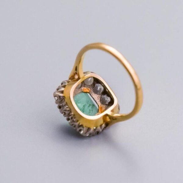 Solid 18K Gold Emerald and Diamond Ring