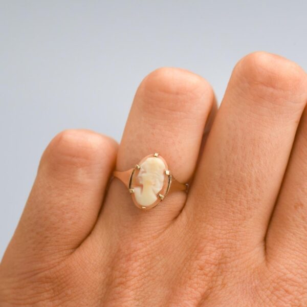 9K Gold Cameo Ring