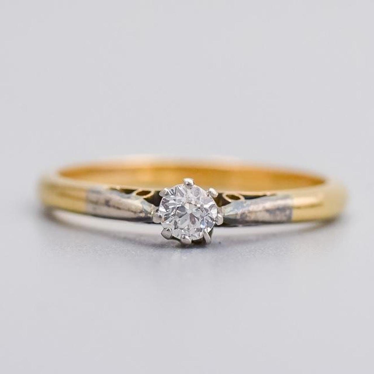 18K Gold Antique Diamond Solitaire Ring