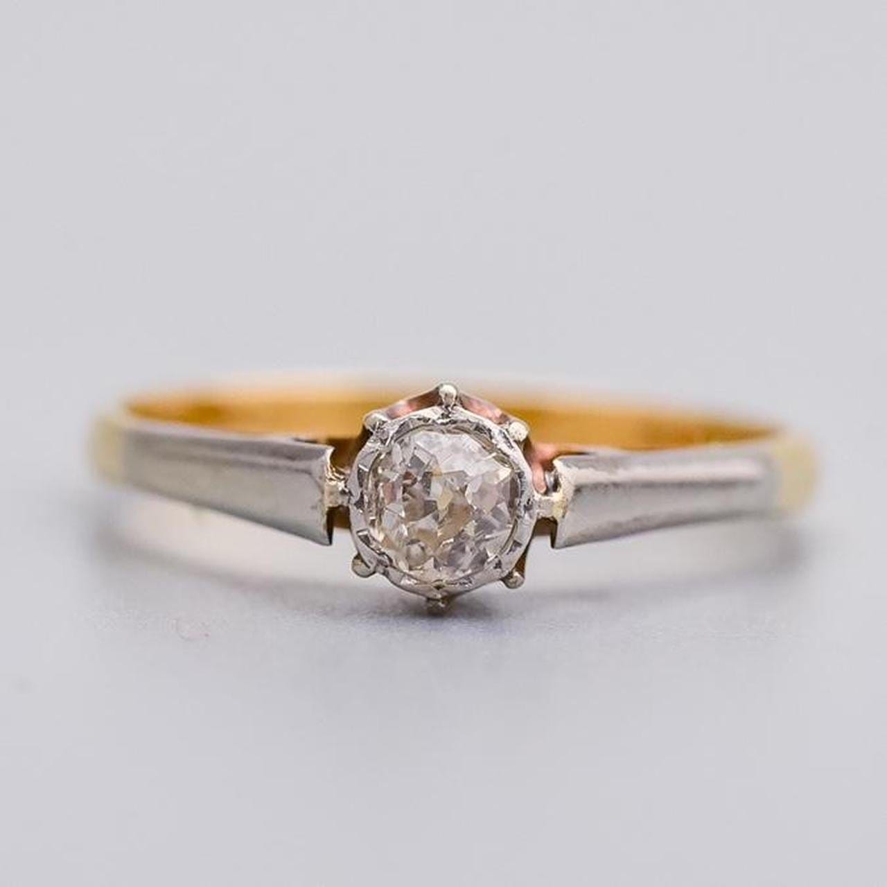 18K Gold Antique Diamond Solitaire Ring