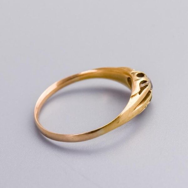 18K Gold Antique Diamond Ring