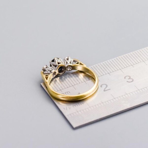 18K Gold Sapphire & Diamond Ring