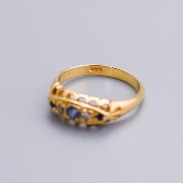 Solid 18K Gold Antique Sapphire Boat Ring