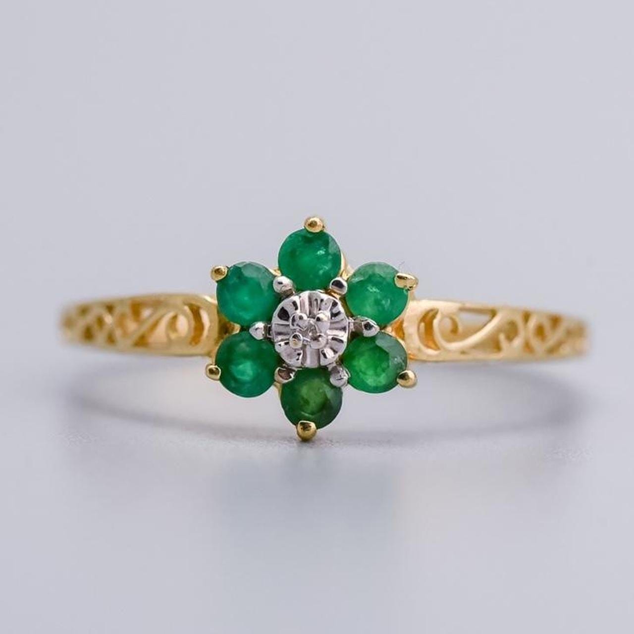 10K Gold Emerald Flower Ring