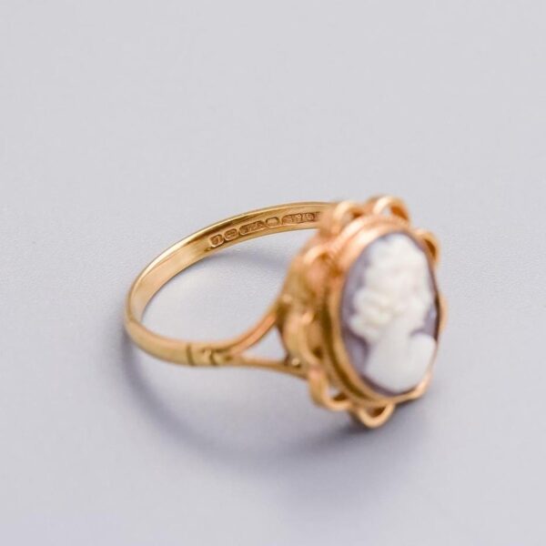 9K Gold Cameo Ring