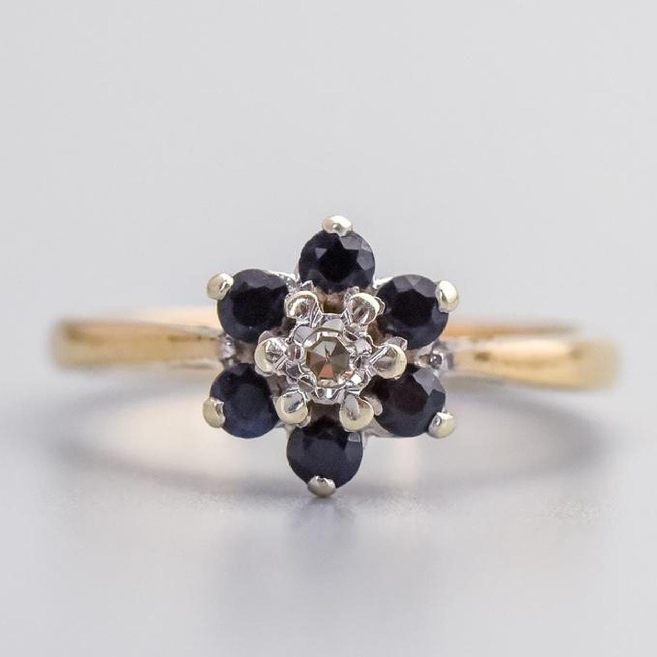 9K Gold Sapphire & Diamond Daisy Ring