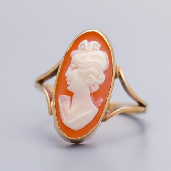 9K Gold Cameo Ring