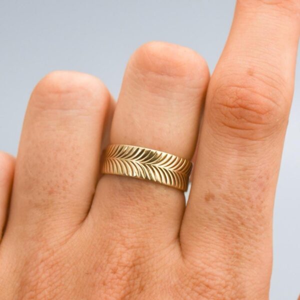 9K Gold Patterned Band