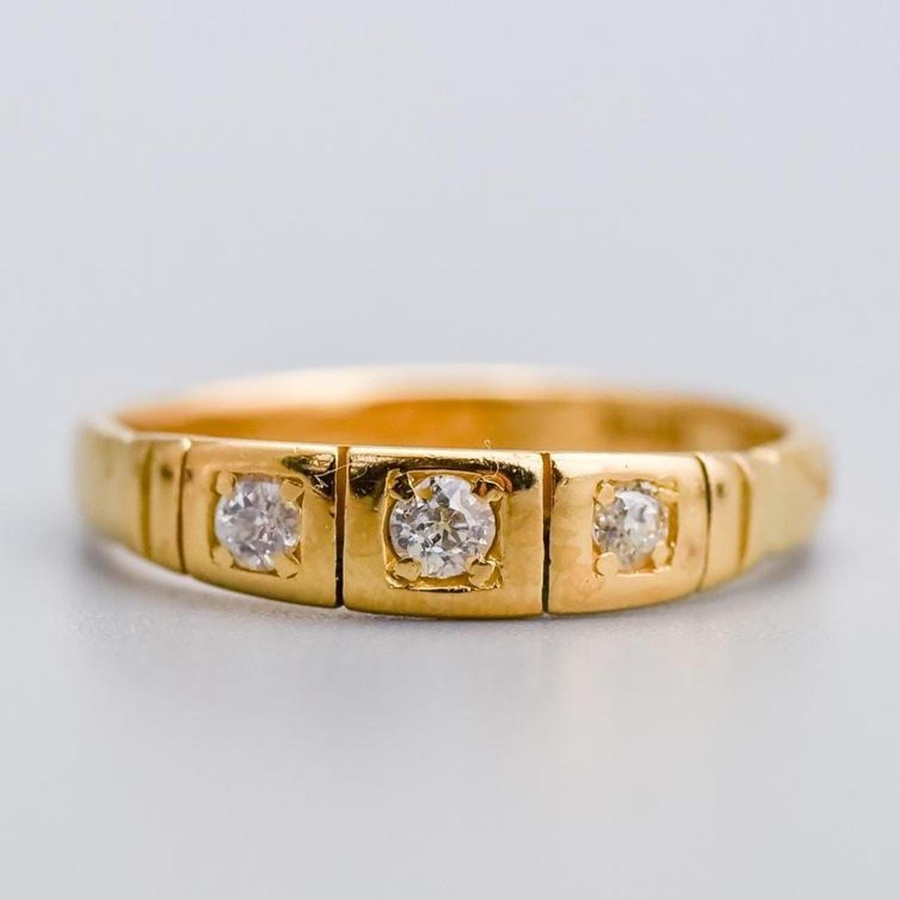 18K Gold Antique Diamond Gypsy Ring