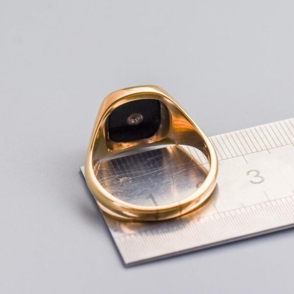 9K Gold Black Onyx Signet Ring Description