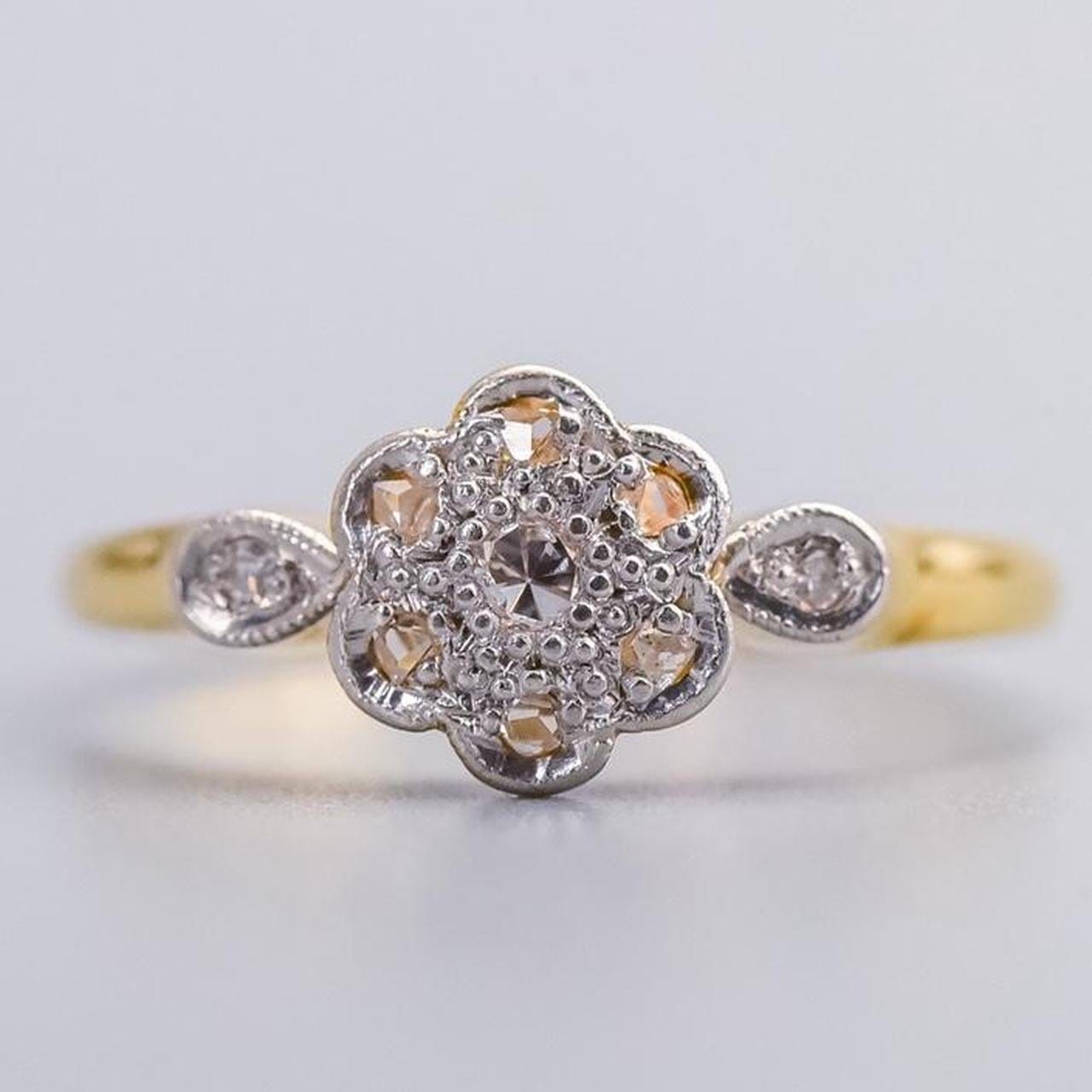 18K Gold Art Deco Daisy Cluster Diamond Ring