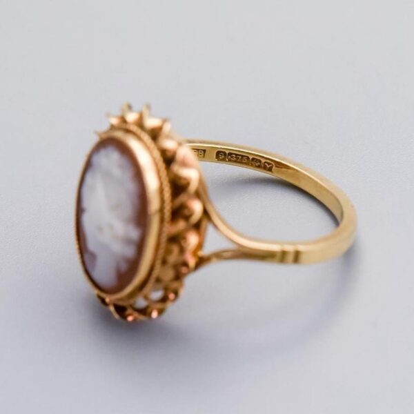 9K Gold Cameo Ring