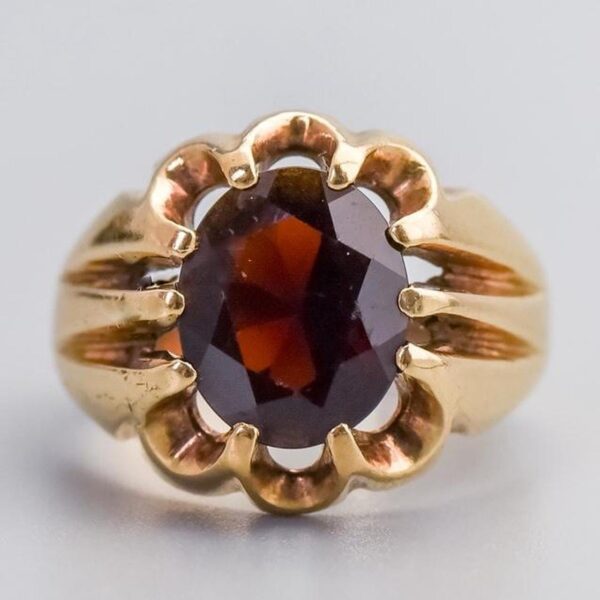 9K Gold Garnet Ring